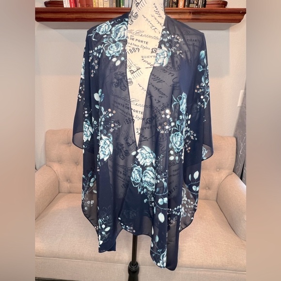 D16.14 Vince Camuto Navy Blue Sheer Floral Kimono Wrap O/S - Picture 1 of 6
